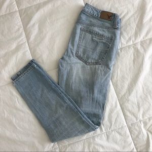 American Eagle light wash tomgirl jeans size 00